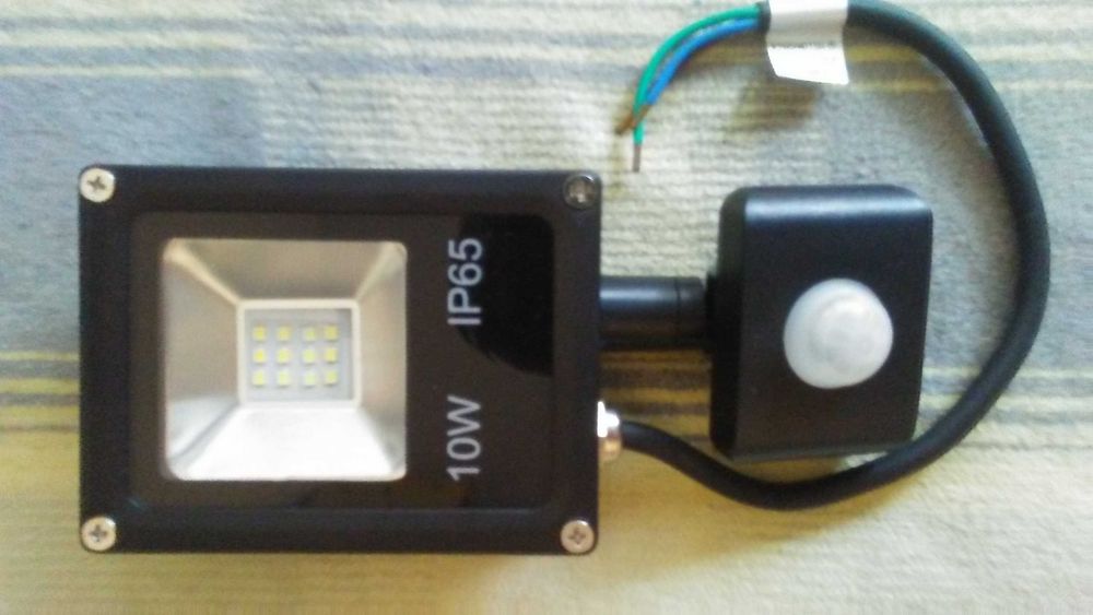 naświetlacz led z czujnikiem ruchu  10W nowy