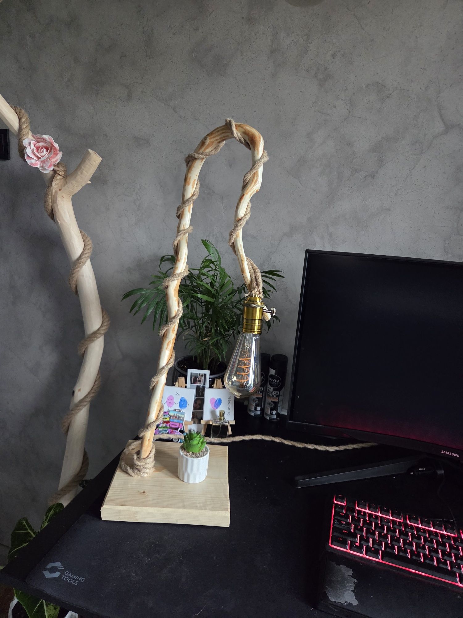 Lampka stołowa handmade z drewna/gałęzi