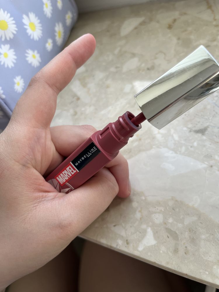 Pomadka matowa Maybelline Superstay Matte Ink 80 Ruler Marvel Unikat