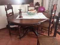 Conjunto de Mesa extensível em madeira e 6 cadeiras