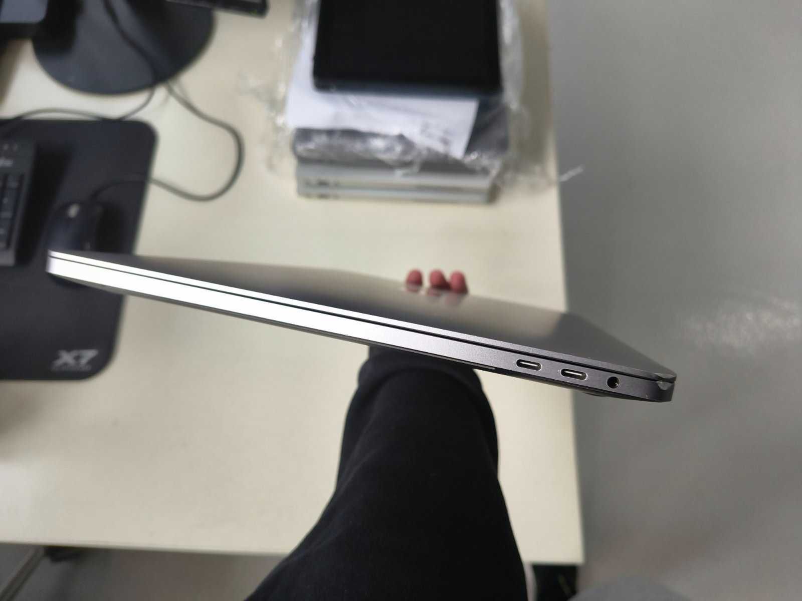 Ноутбук Apple MacBook pro A1990 - 5 штук