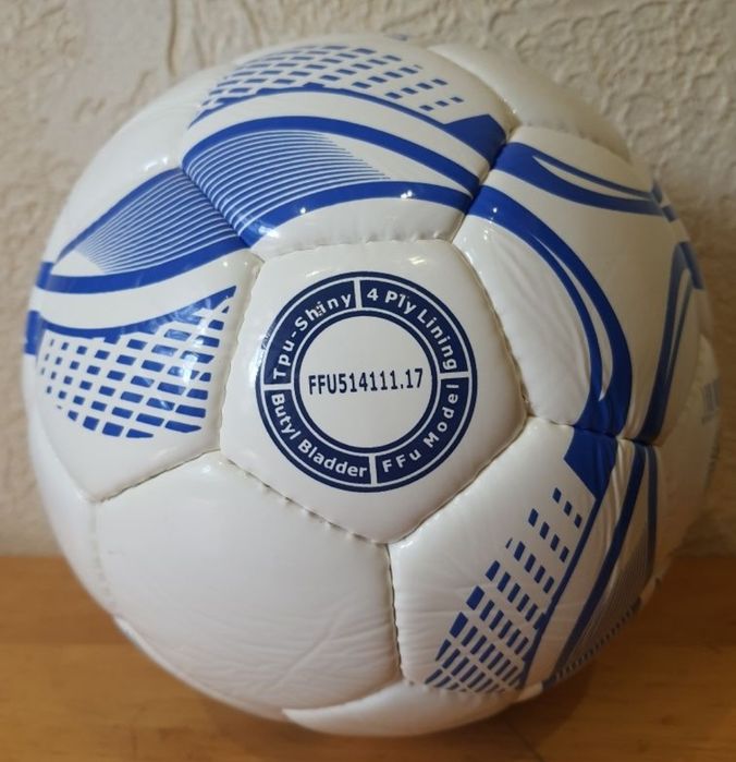 Професійний футбольний м'яч Joma.