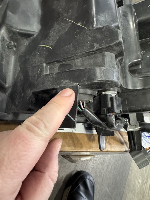 Mazda CX-30 передня права фара