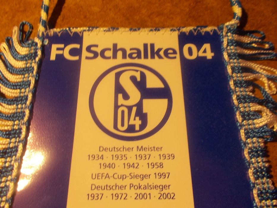 Galhardete e postais do FC Schalke 04