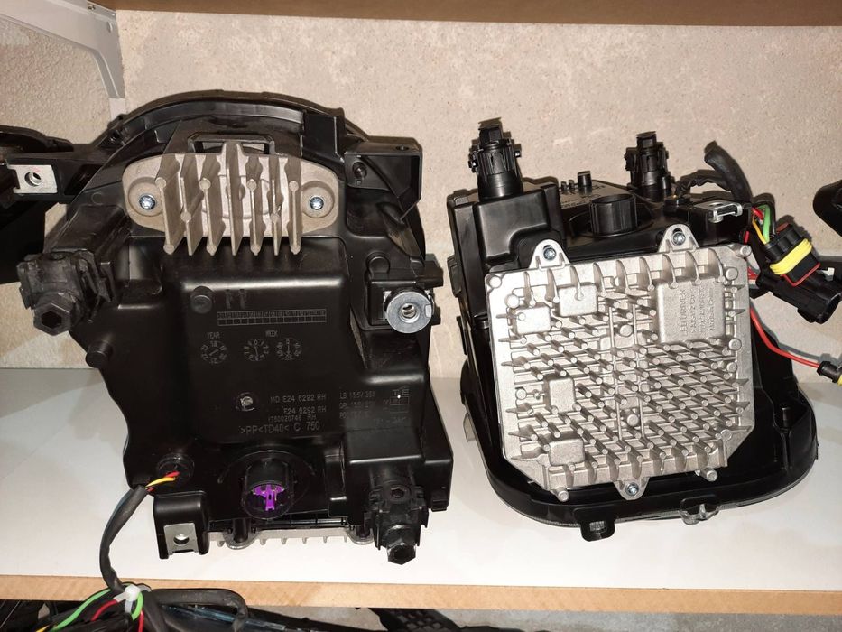 Jeep Renegade 2020 Фары LED Xenon Гологен  Ренегад