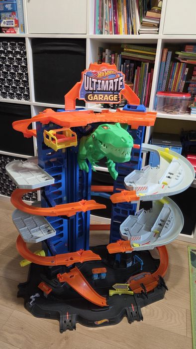 Zestaw Mattel Hot Wheels City GJL14 Mega Garaż Atak Dinozaura T-Rex