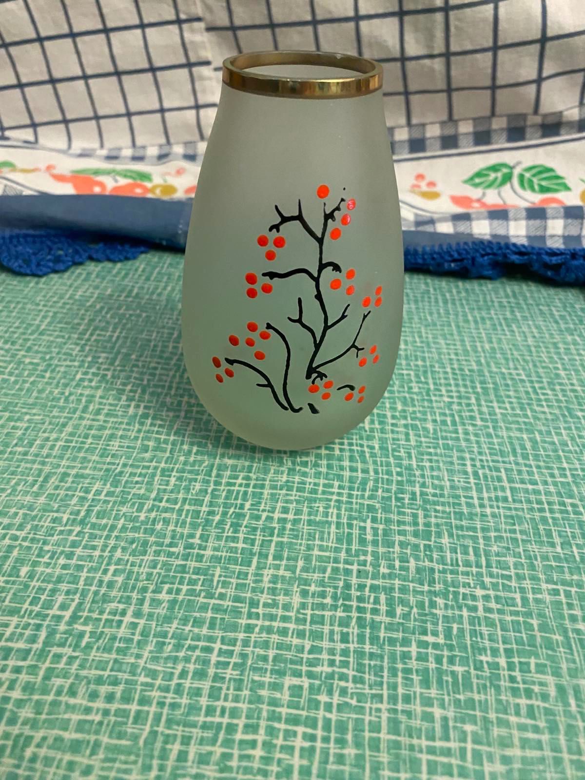 Стеклянная вазочка для цветов