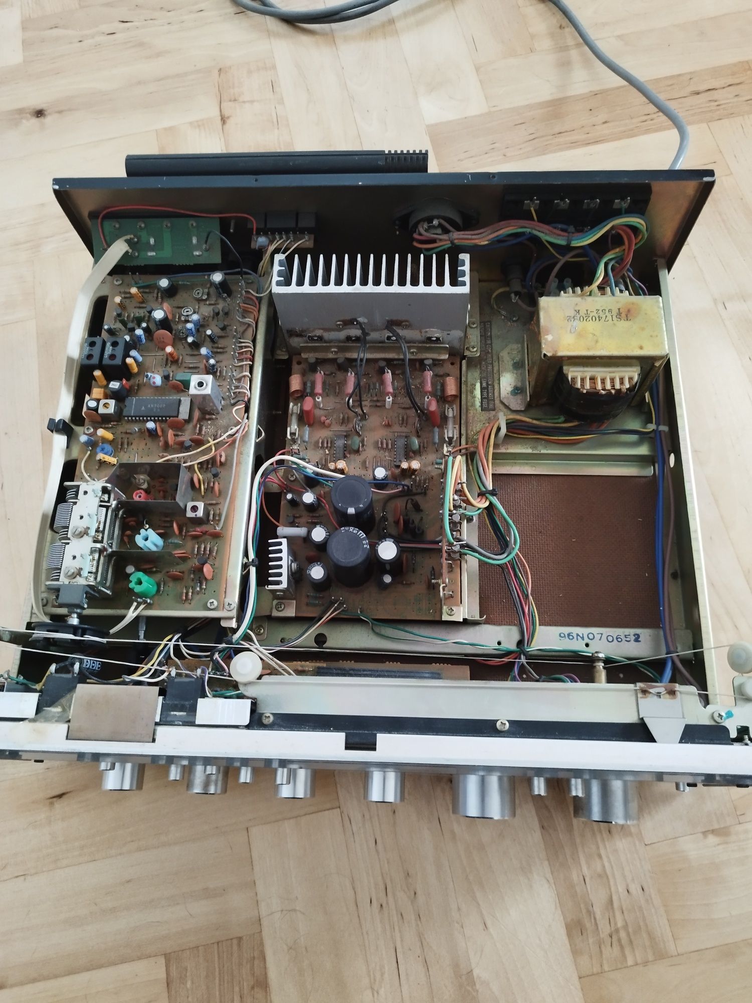 Amplituner Marantz 215 L