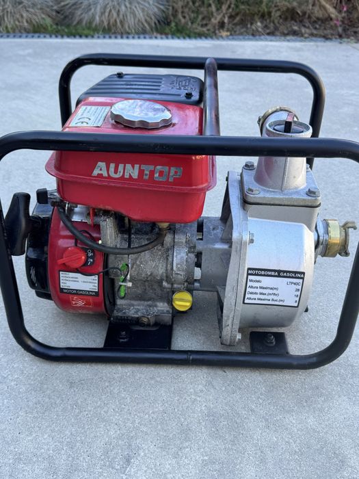 Motobomba autoferrante