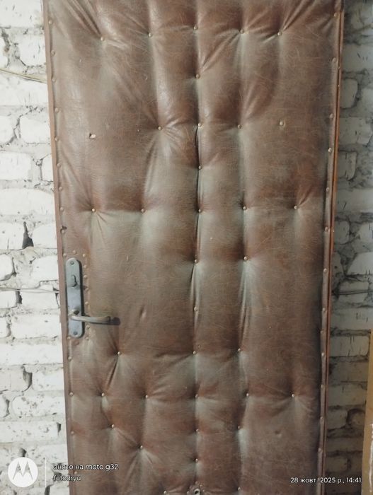 Вхідні двері в гарному стані