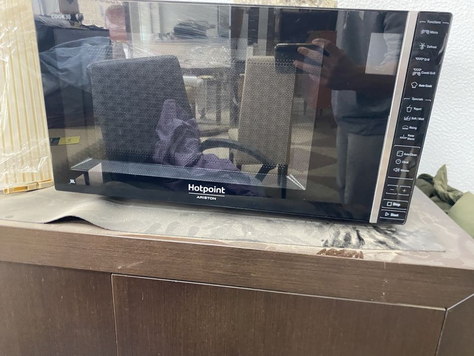 Vendo mocroondas com algumas marcas de uso mas otima qualidade