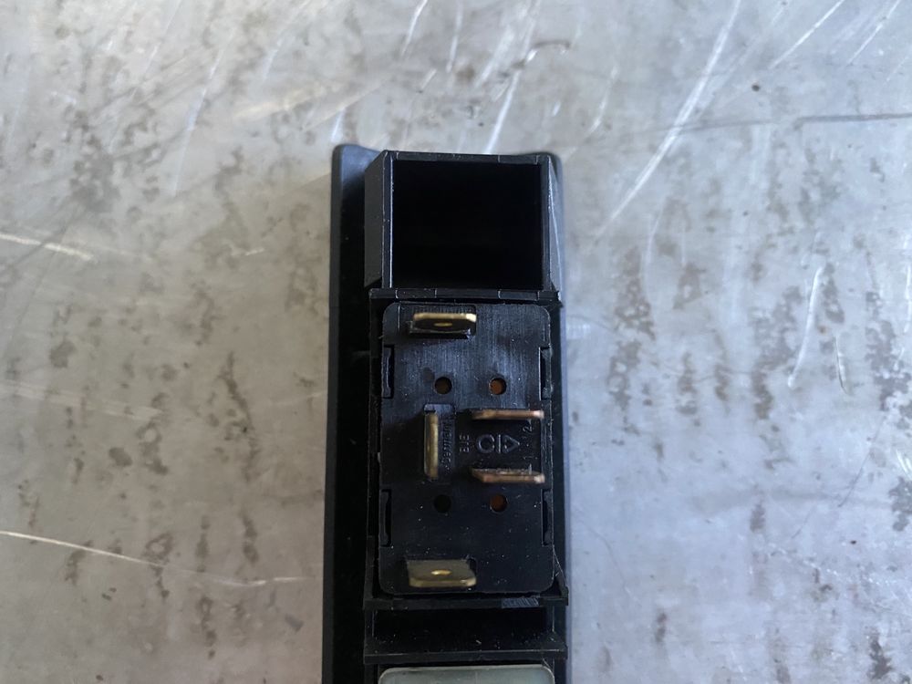 VW New Beetle Przełącznik Panel Klapy Bagażnika Wlewu Paliwa