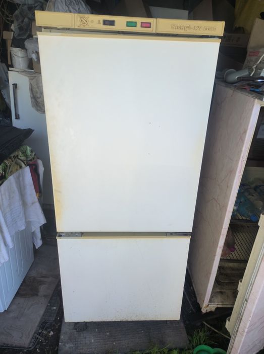 Холодильник снайже 2 камерний в гарному робочому стані