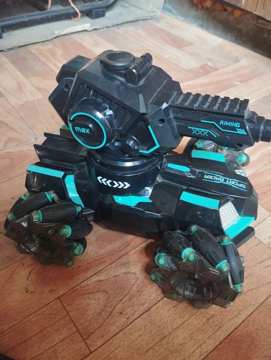 Продам робот-танк-вездеход, в хорошем состоянии но утерян пульт.