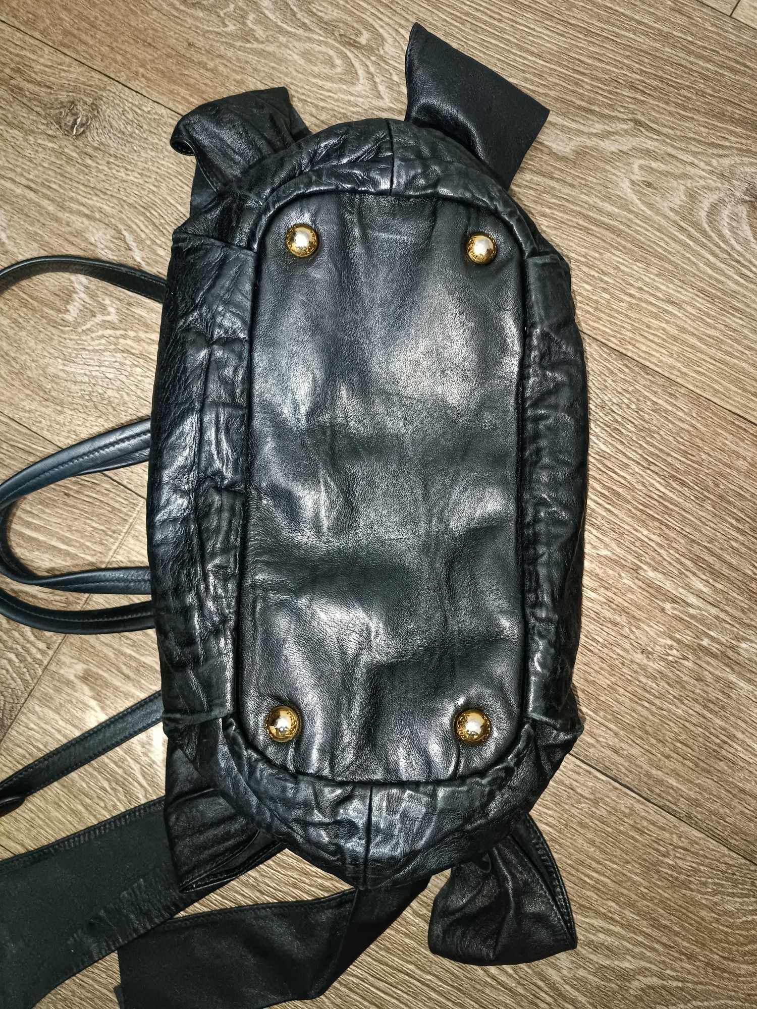 Вінтажна сумка Prada з натуральної шкіри – модель Bow Shoulder Bag
