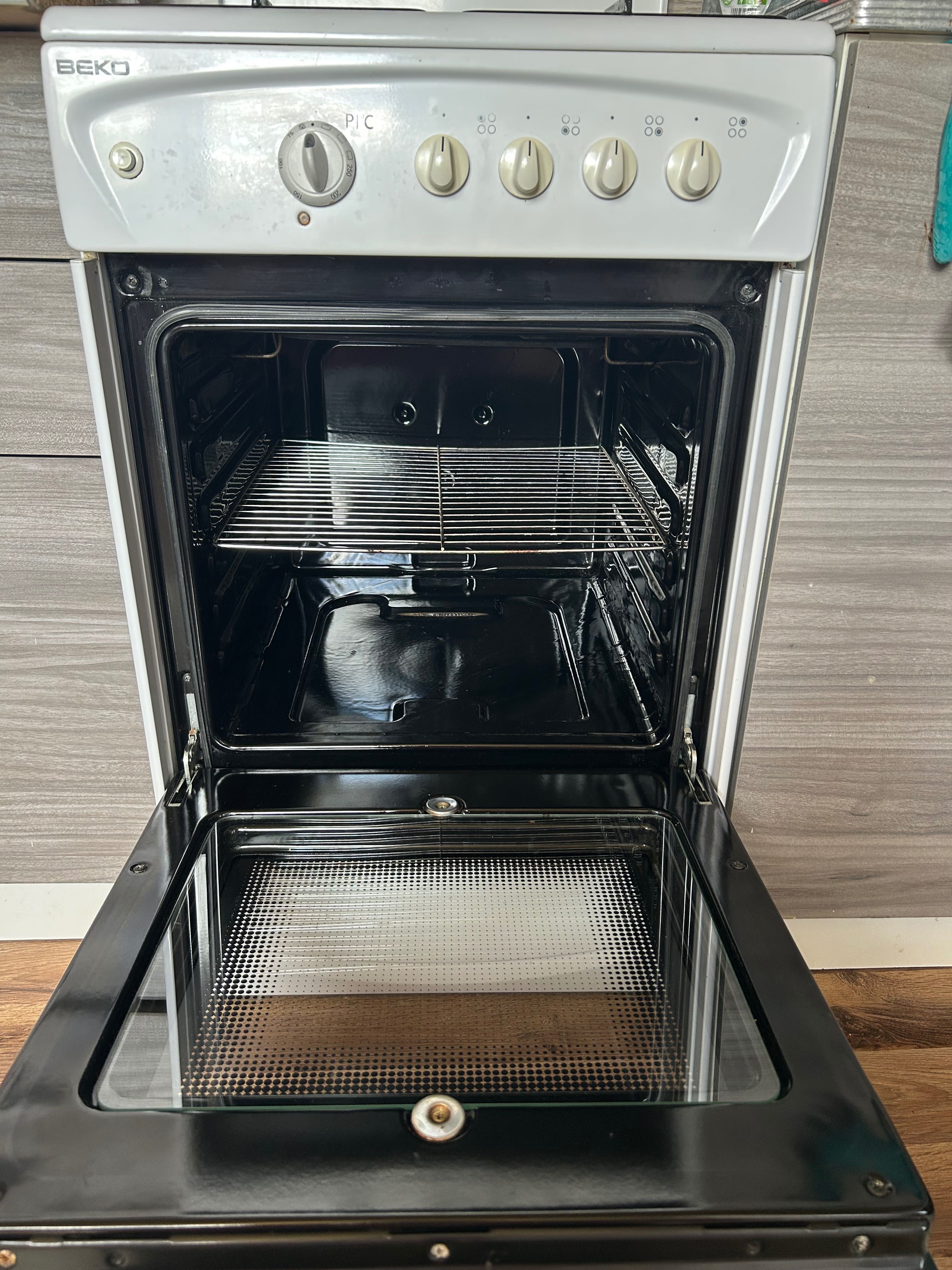 Sprzedam kuchenkę BEKO – gazowo-elektryczną