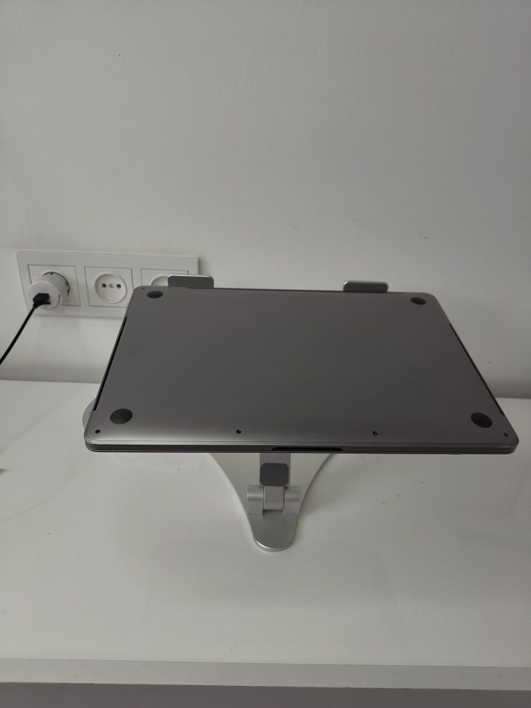 ноутбук Macbook pro 13 2016 а 1706 /i5/16 гб/SSD 256
