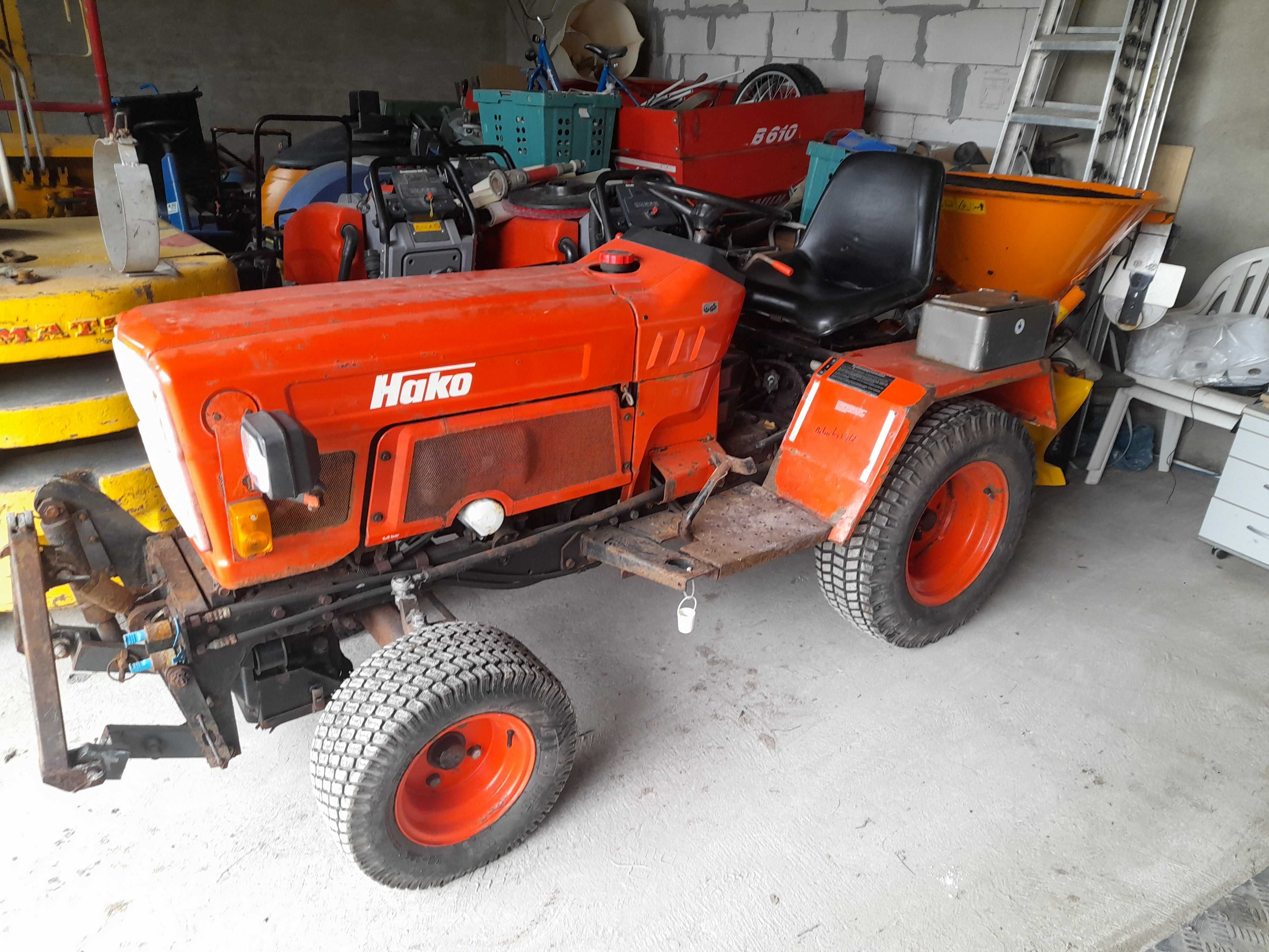 Traktorek HAKO 1600 D plus rozsiewacz Rauch