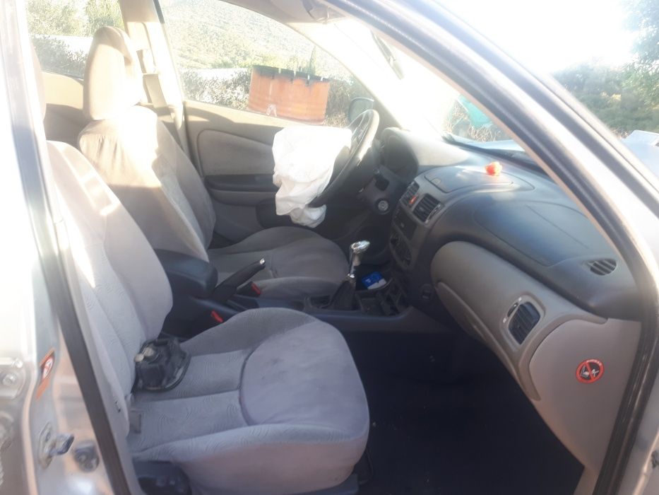 Varias peças Nissan Almera N16,2001