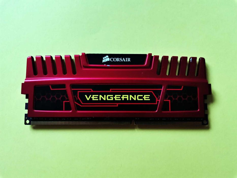 DDR3 8GB CorsaiR VengeAnce 12800 -Komputer