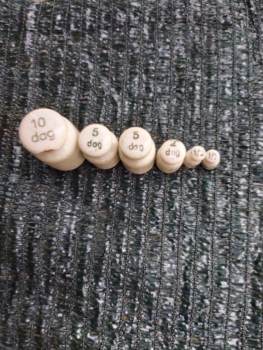 Stare odważniki do wagi szalkowej