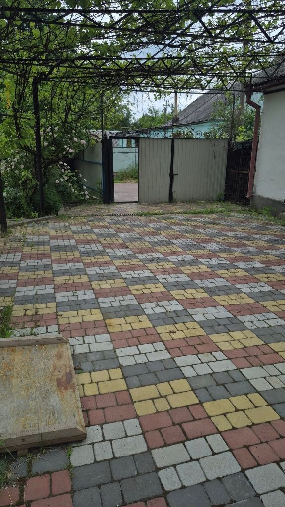 Продам окремий будинок в районі міської  лікарні  в Коростені