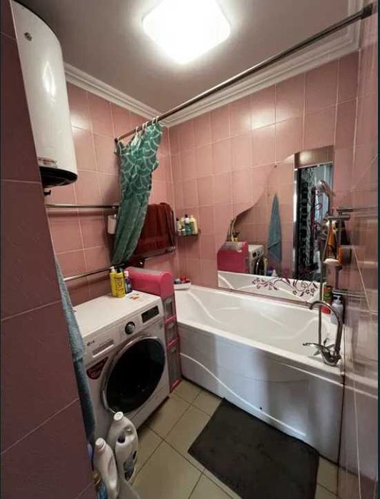 Пропоную до продажу двоповерховий будинок в центрі міста