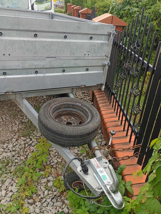 Przyczepka towarowa do 750 kg zarejestrowana ubezpieczona