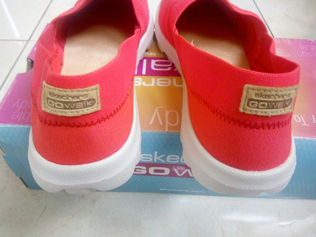 Слипоны Skechers.
