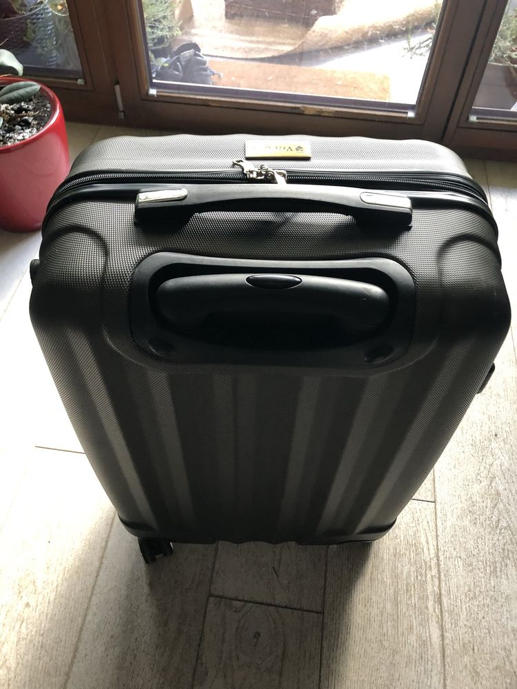 Walizaka średnia Voyager jak NOWA!