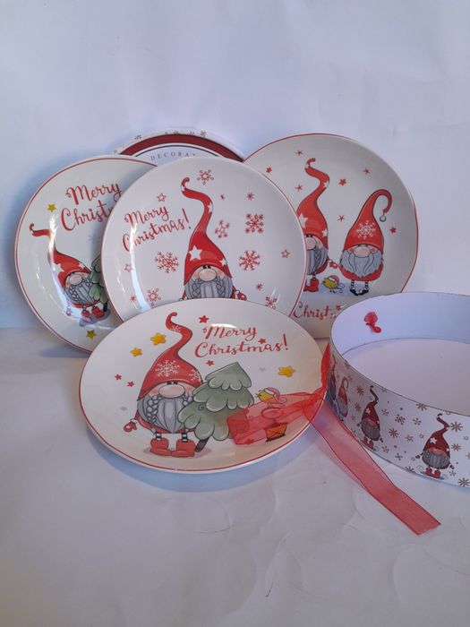 Подарочный набор новогодних тарелок. Гномы
