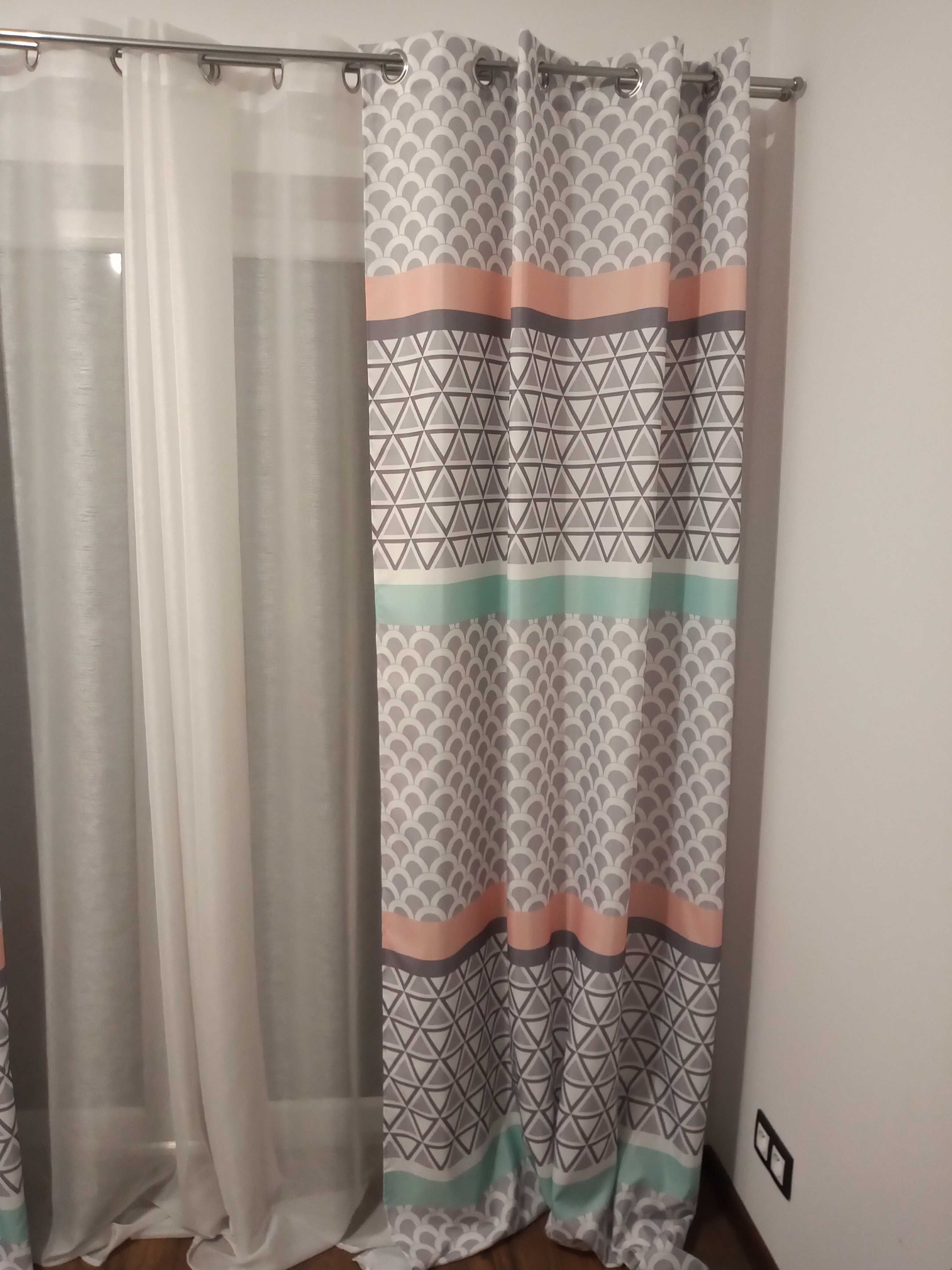 Sprzedam 2 pastelowe zasłony 140x250 przelotki