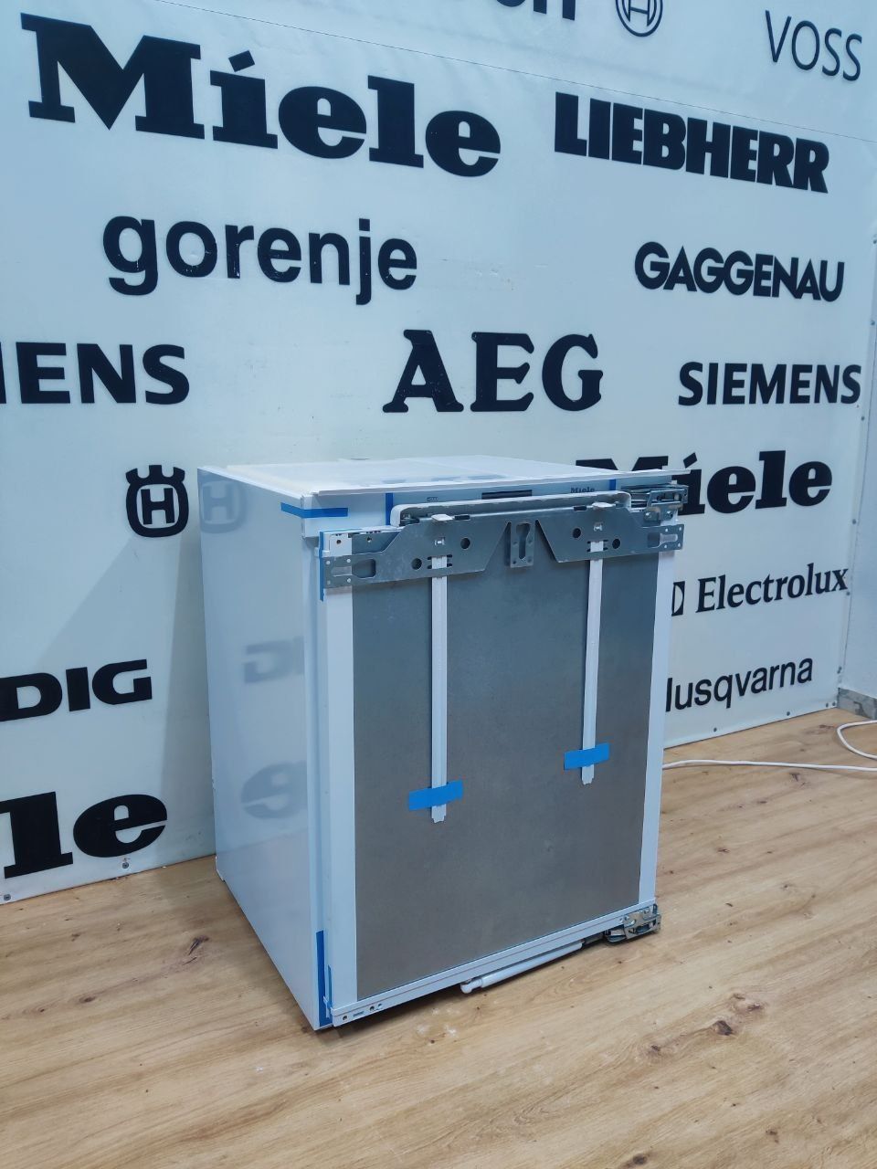 Встраиваемая морозильная камера пол столешницу! MIELE™FN30402i.GERMANY