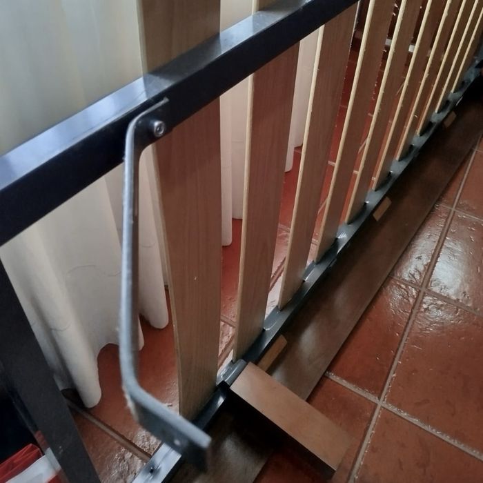 Cama em cerejeira com estrado