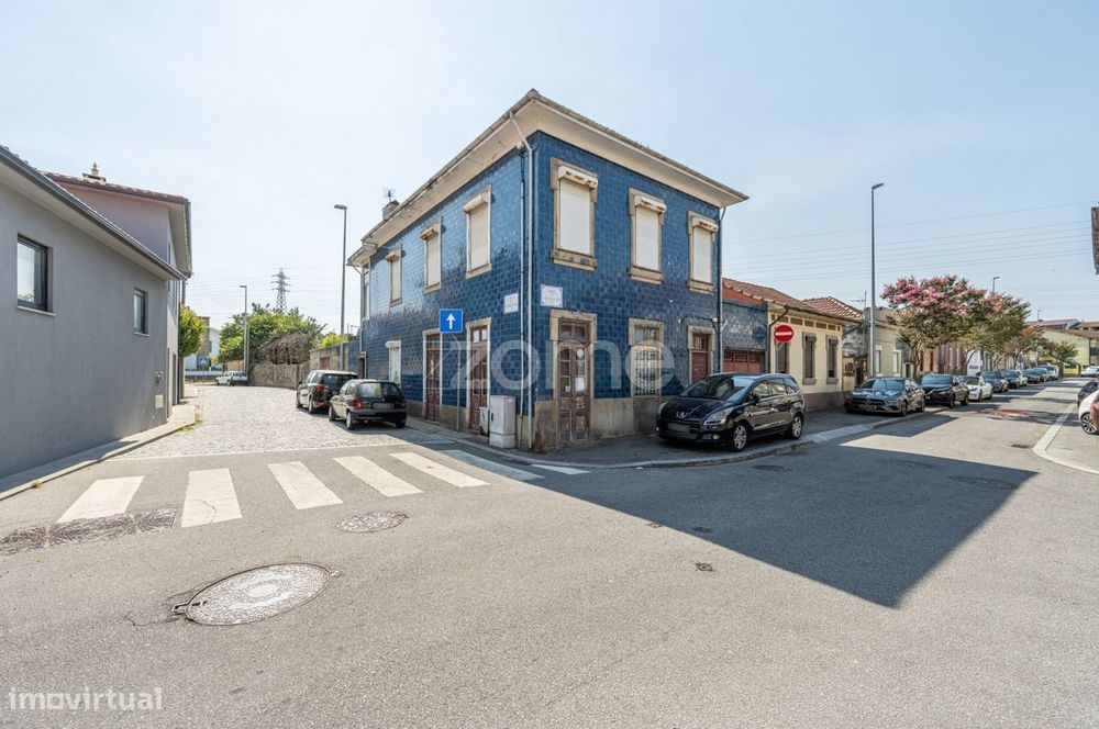Venda de Moradia de Gaveto na freguesia de Custóias