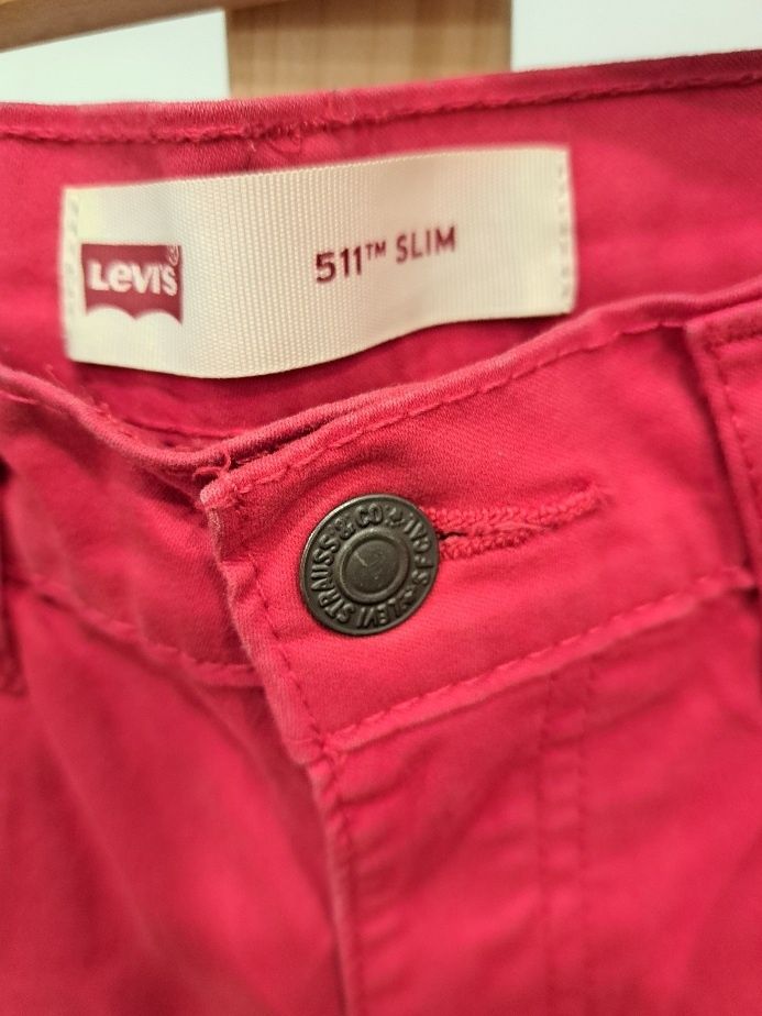 Szorty czerwone Levis rozm.140