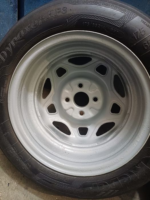Felgi 14" z oponami  4x100 175/65/r14  komplet 4 szt.Odnowione!