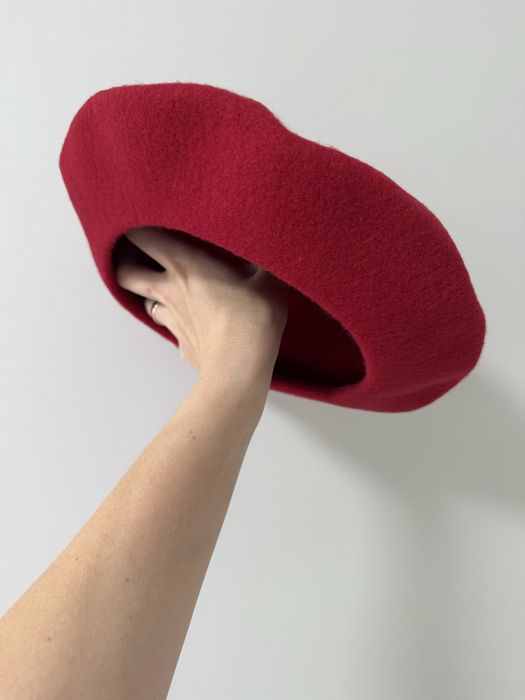 Червоний берет з Парижу