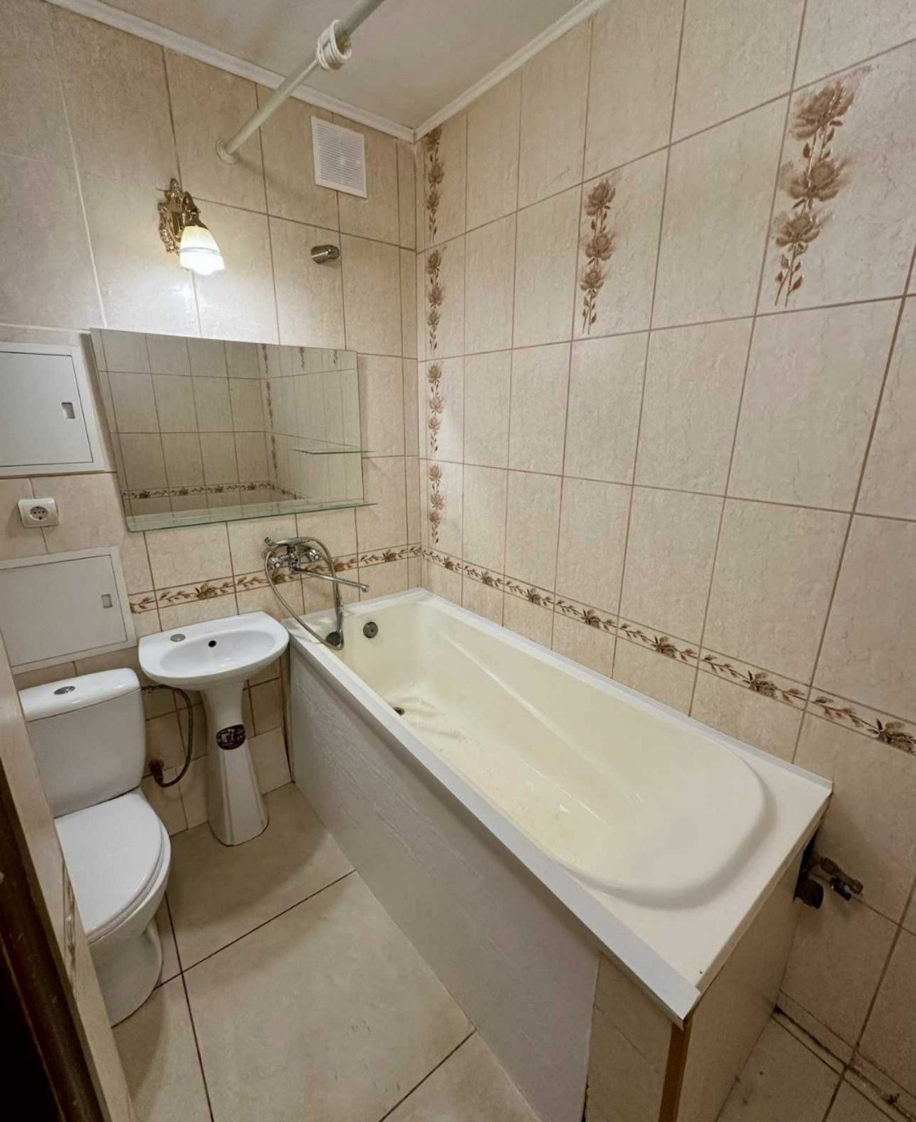 Продам квартиру біля метро Шулявська