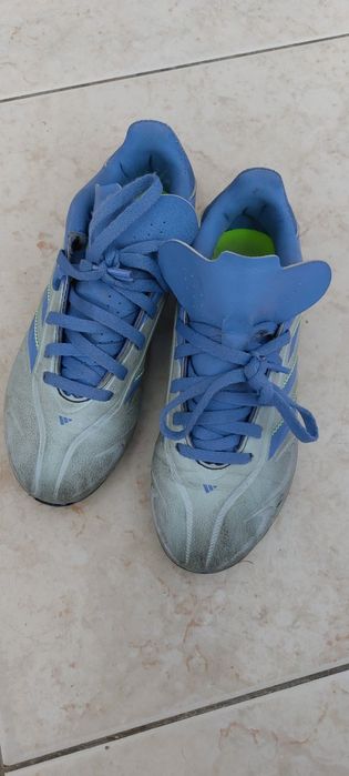 Chuteiras Adidas tamanho 33