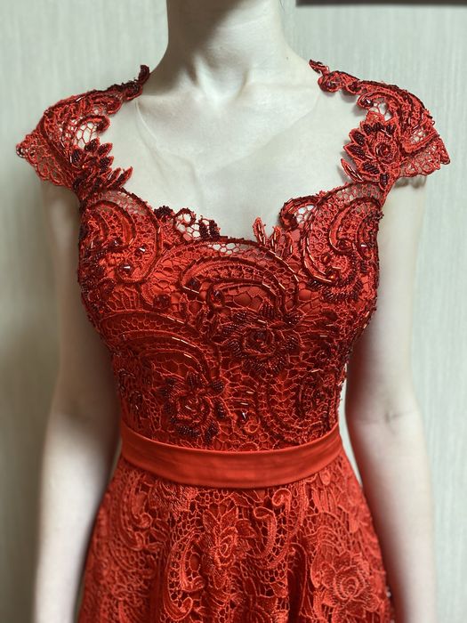 Гіпюрна мереживна вечірня сукня, продаж/оренда