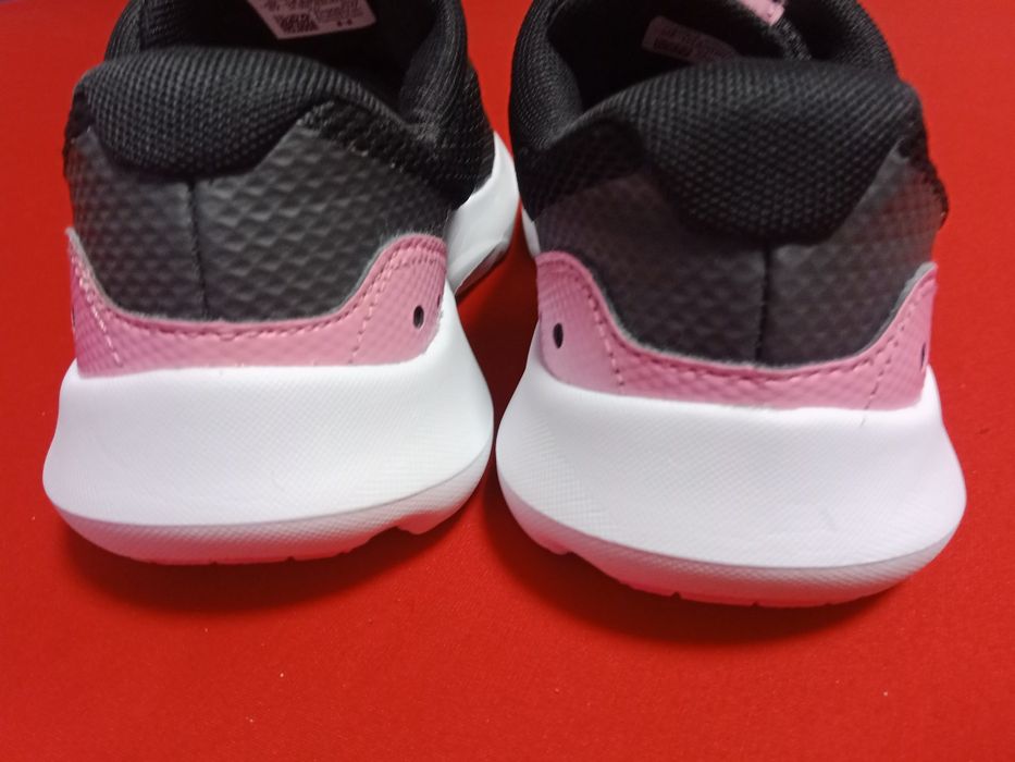 Кросівки UNDER  ARMOUR ggs surge 3 3025013-001,розмір 37.5,у-23.5 см