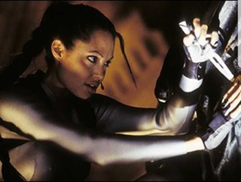 Lara Croft TOMB RAIDER 1e2 (Angelina Jolie) A derradeira Super-Heroína