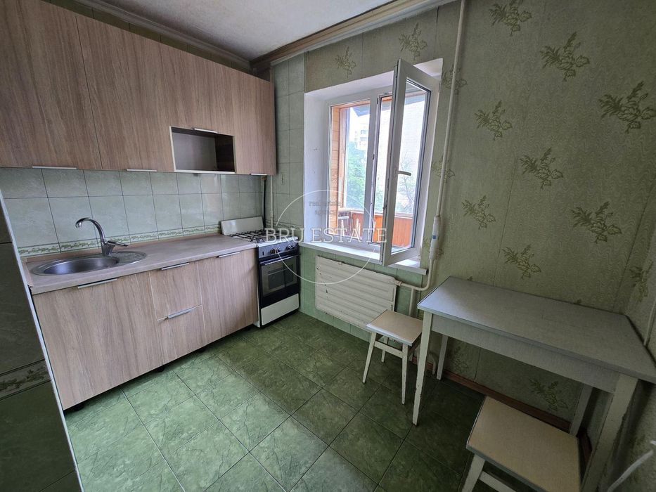 Продаж 1 к квартири Харківський масив низький поверх