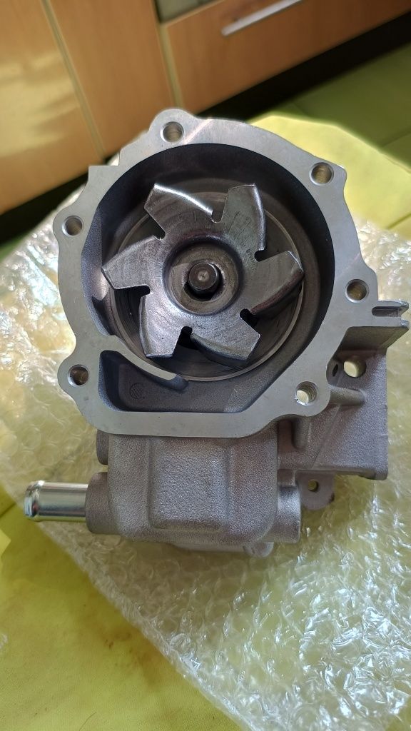 Помпа водяна SKF VKPC 98003 21111AA280