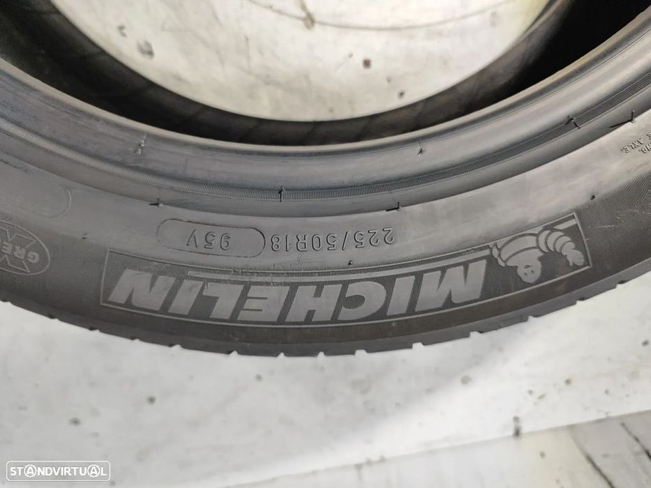 2 pneus semi novos 225-50r18 MICHELIN - oferta da entrega 130 EUROS