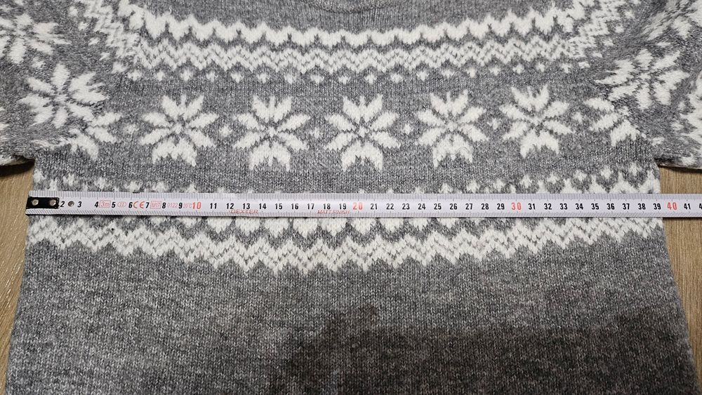 Sweter zimowy 134-140 cm