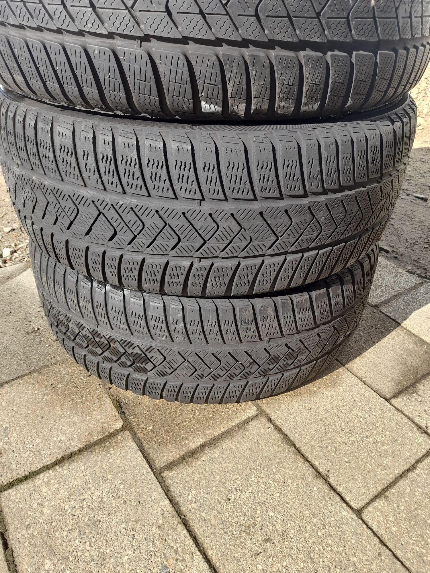 Opony zimowe Pirelli Sottozero 225 60 r17