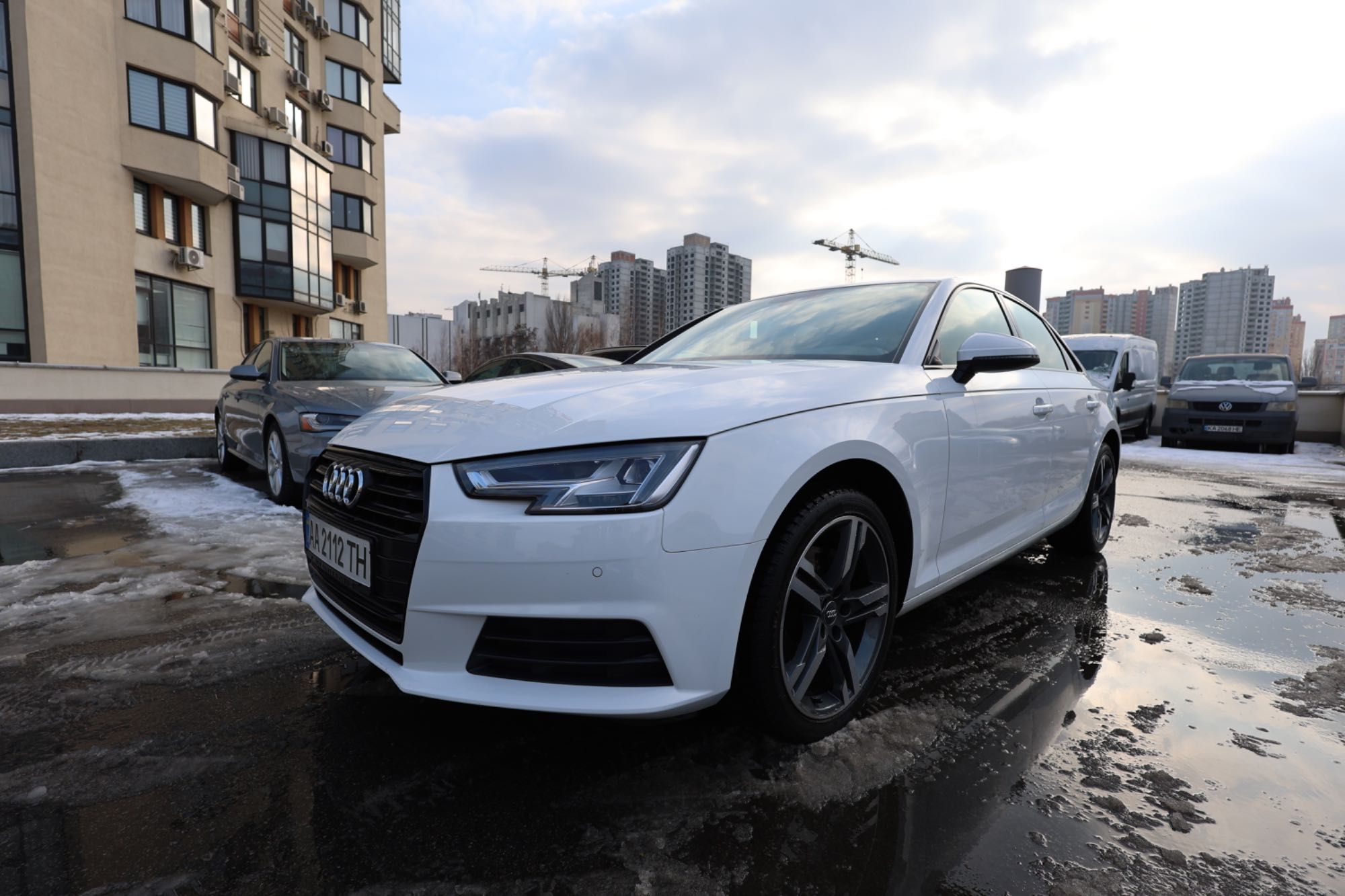 Продаю Audi A4 перша єдина власниця 69000км без дтп