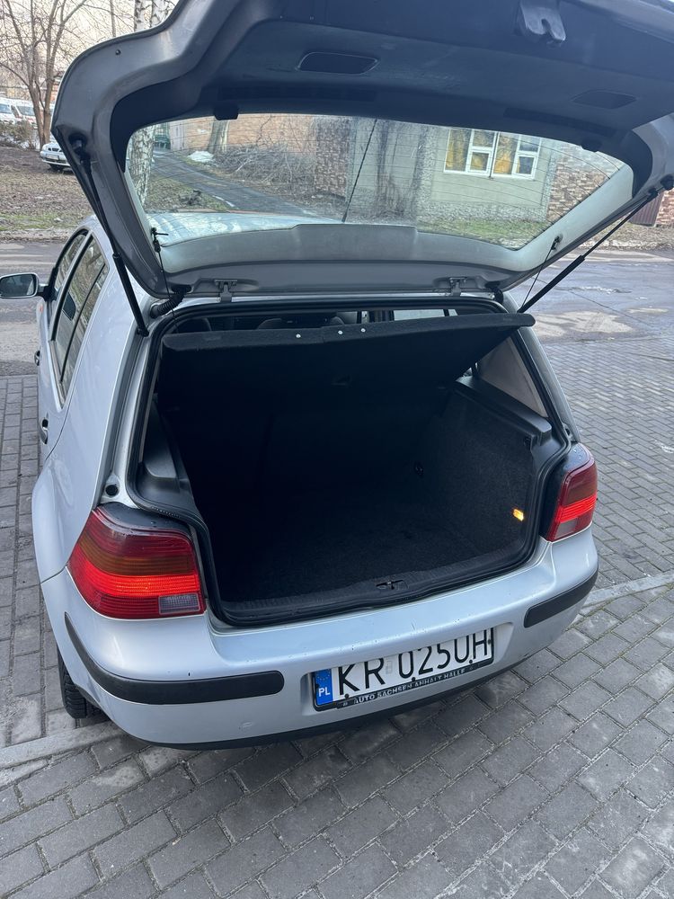 Volkswagen Golf 4 1,9tdi механика в хорошем состояние